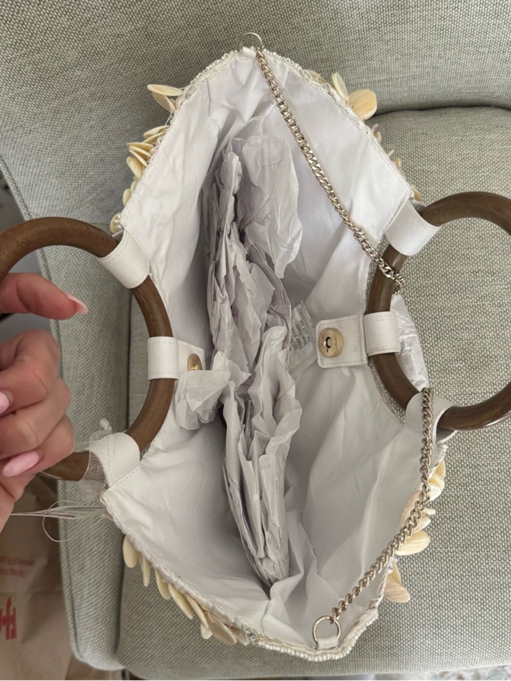 Made in India Shell-Embellished White Crescent Handbag with Wooden Handles - Picture 6 of 6